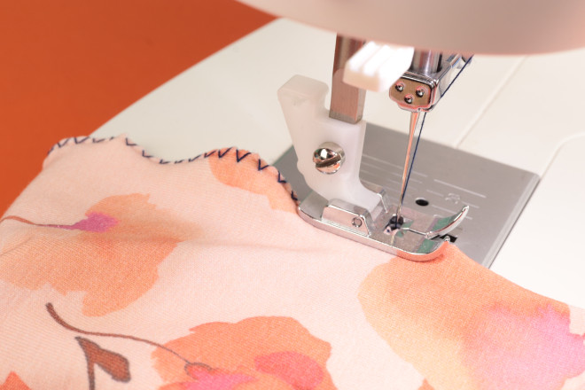 surfiler un tissu fin sans surjeteuse surfiler un tissu fin sans surjeteuse